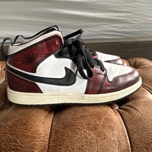 Kids Jordan’s size 2.5